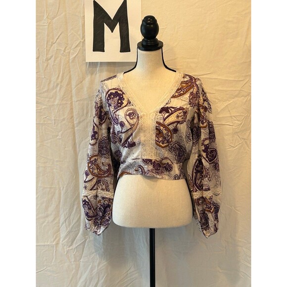 NWT Medium Purple and cream paisley lace crop top - Picture 2 of 4